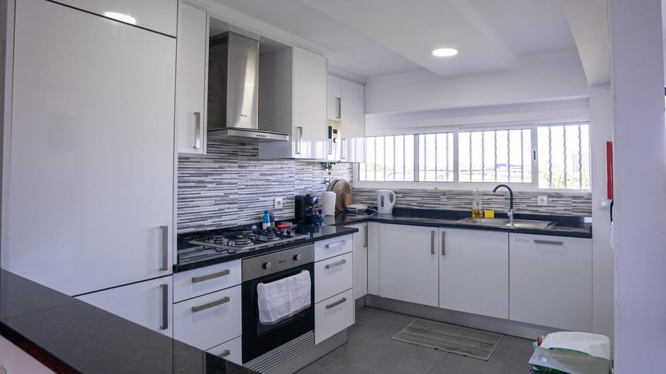 Kitchen or kitchenette, Communal kitchen, Location, stove, laundry, kitchen