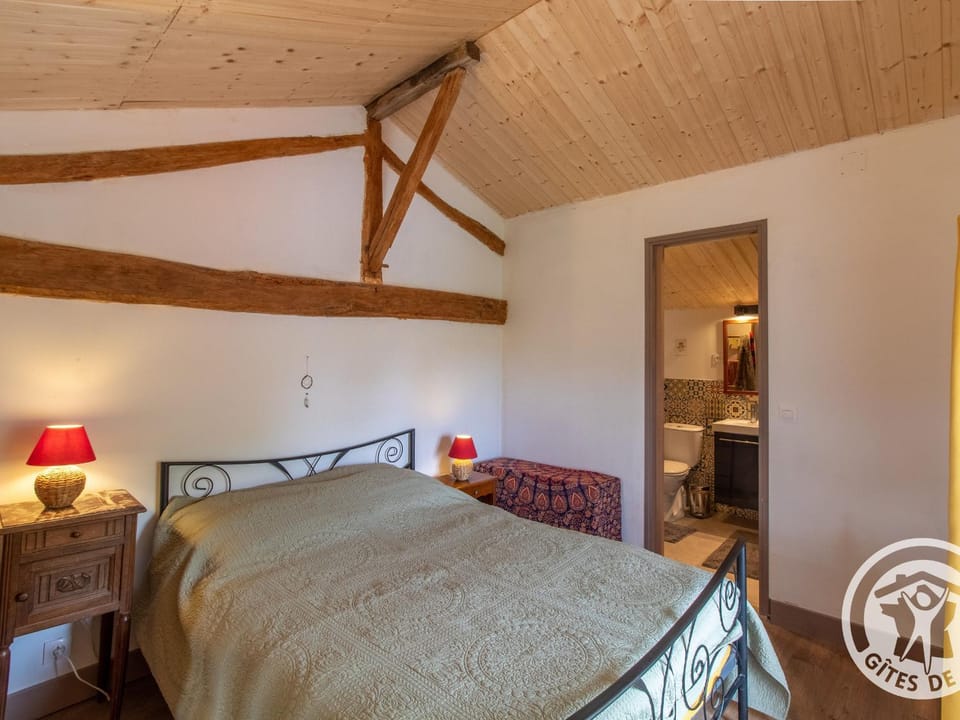 Gîte rustique avec 2 chambres, nature, animaux admis, wifi et parking - FR-1-622-78 House in Pays de la Loire