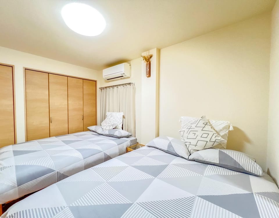 Bed, Bedroom, internet, wardrobe, air conditioner