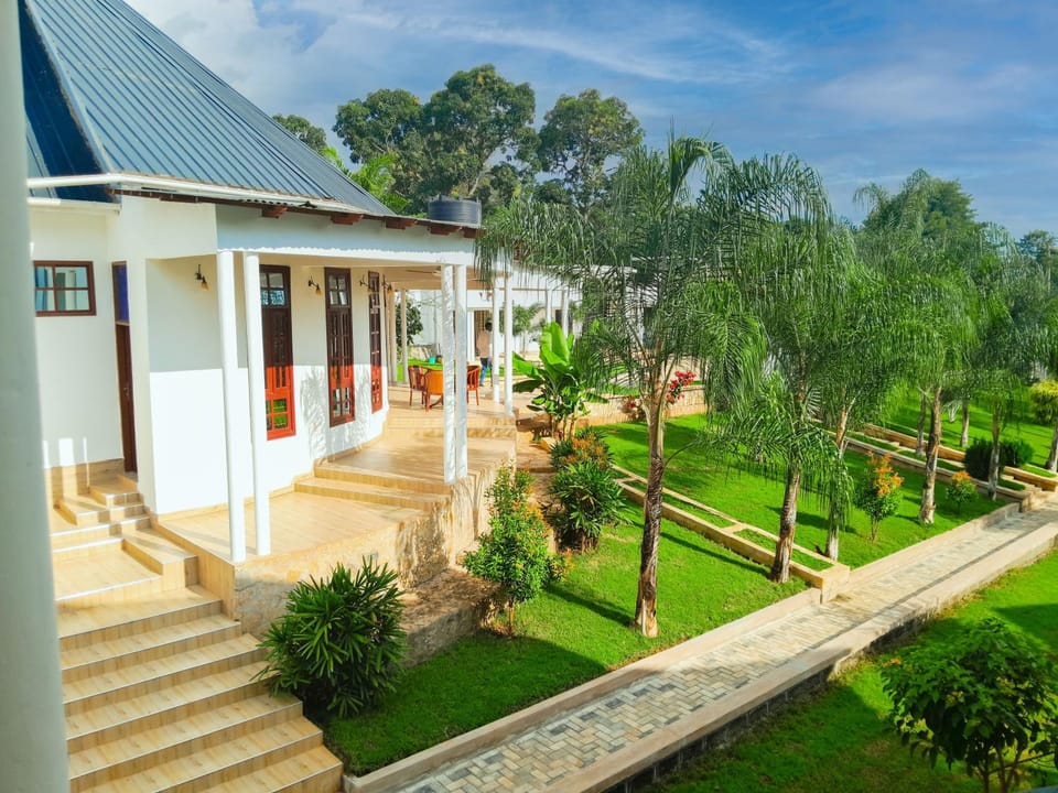 Property building, Garden, View (from property/room), Garden view