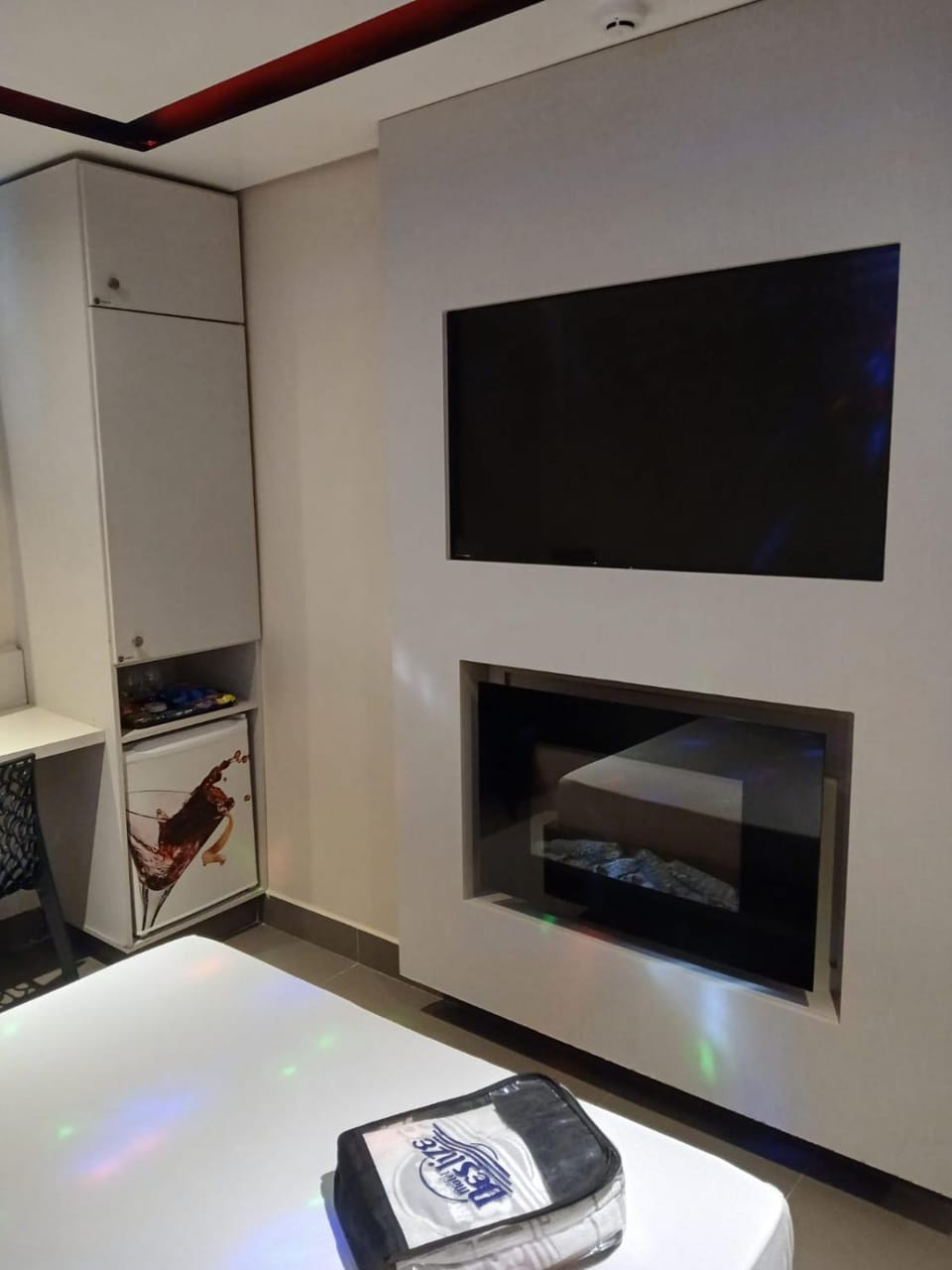 TV and multimedia, fireplace, minibar