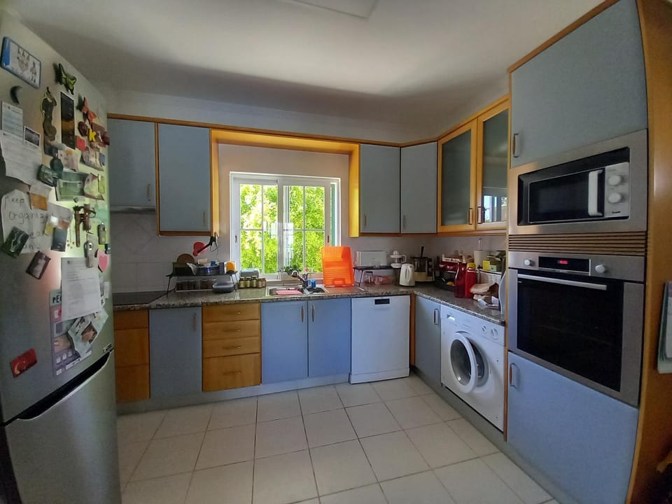 Kitchen or kitchenette, dishwasher, oven, pet friendly, stove, toaster, washing machine