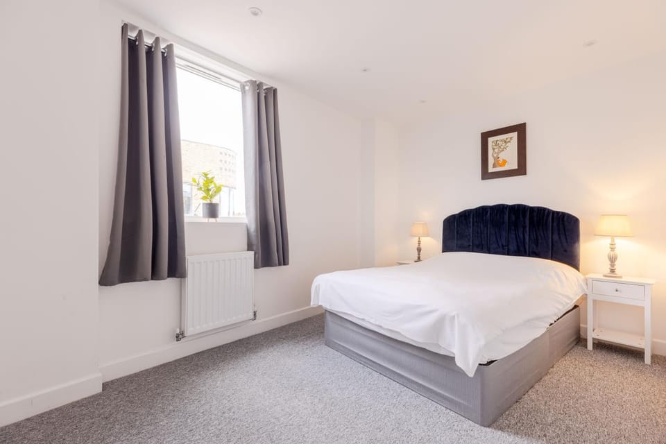 Vertigo Boutique Sleeps 4 London Apartment in Kingston upon Thames
