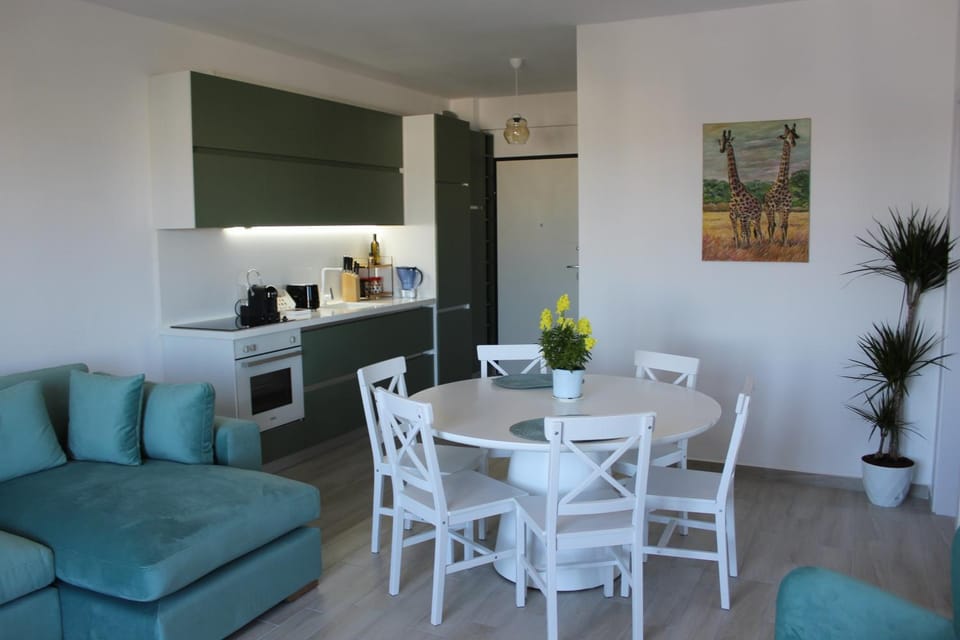 Kitchen or kitchenette, Living room, Dining area