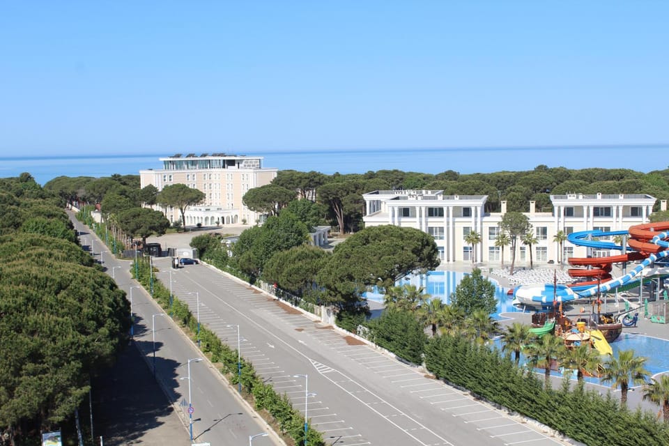 Property building, Day, Natural landscape, Balcony/Terrace, Sea view
