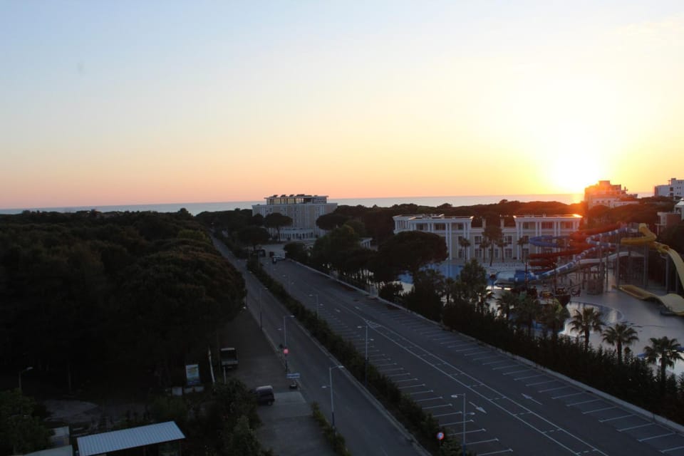 Natural landscape, Bird's eye view, Balcony/Terrace, Street view, Sunset