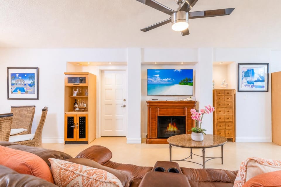 TV and multimedia, Living room, Dining area