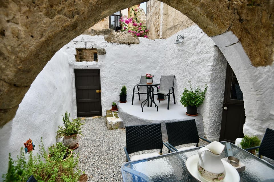 Patio, Day, Seating area