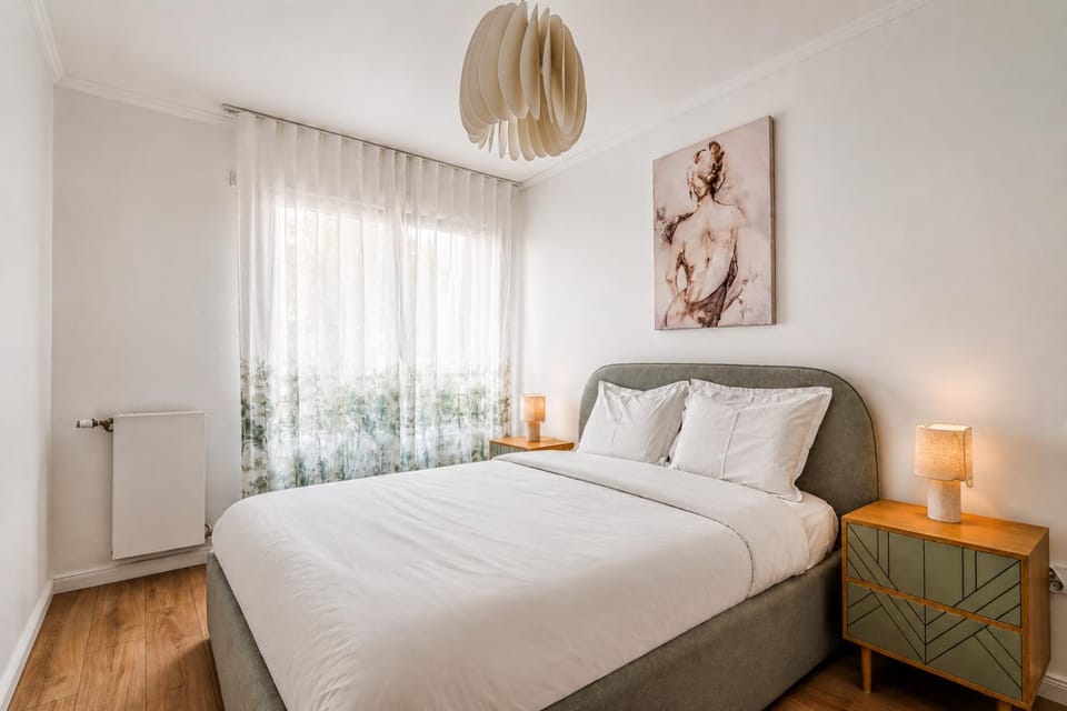 Property building, Bed, Bird's eye view, View (from property/room), Photo of the whole room, Bedroom, cot, heating, internet, storage, wardrobe