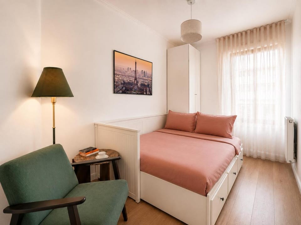 Bed, People, People, People, Bird's eye view, View (from property/room), Photo of the whole room, Guests, Guests, Guests, children, children, children, young children, young children, young children, cot, heating, internet, storage, wardrobe, elevator
