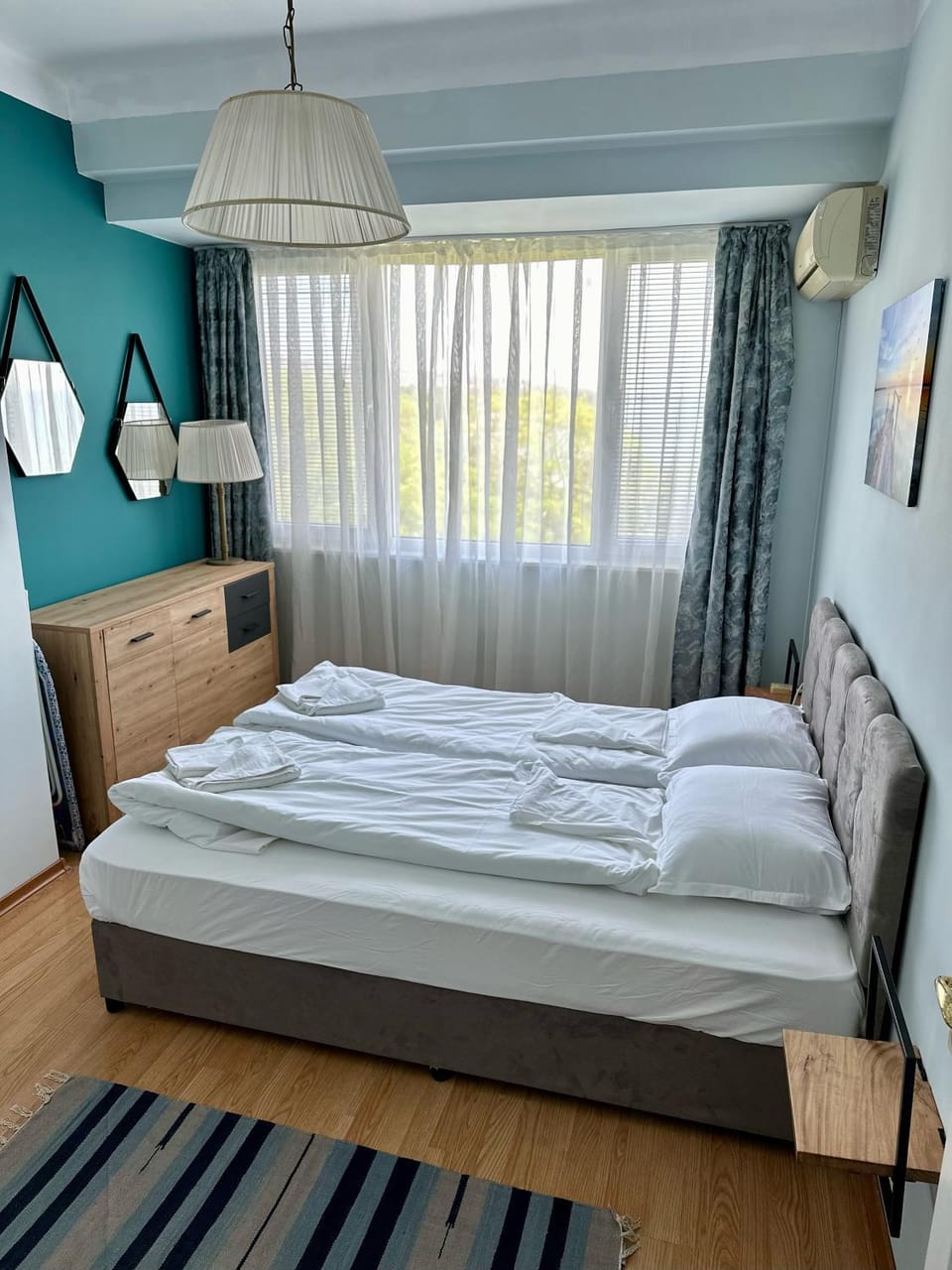 Bed, Photo of the whole room, Bedroom, towels