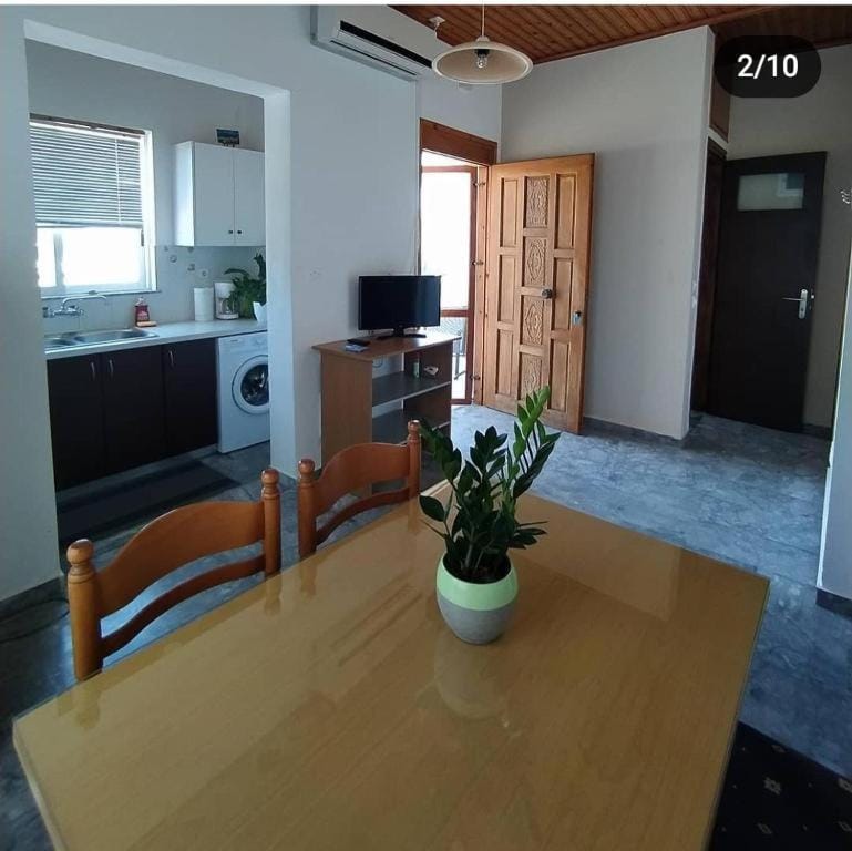 TV and multimedia, Kitchen or kitchenette, Seating area, Dining area, air conditioner