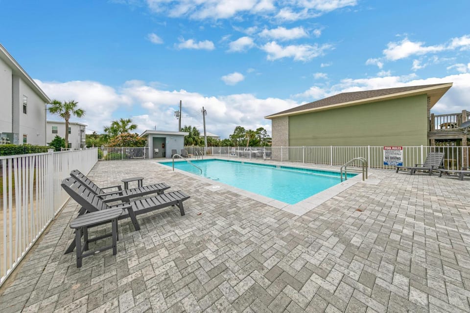 Completely Coastal Spacious townhome with Harbor views a Dock and community Pool House in Okaloosa Island