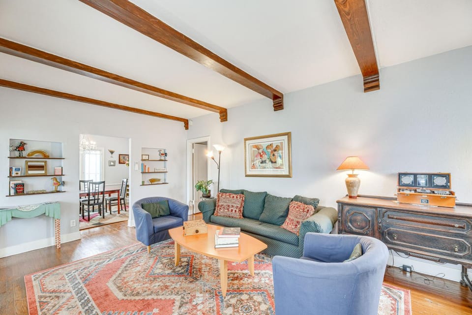 2 Blocks to Melrose Ave! Home with Furnished Patio House in West Hollywood