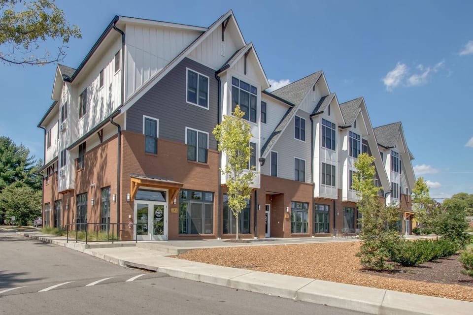 New East Nash - King Bed Short Drive to Dwntwn Apartment in East Nashville