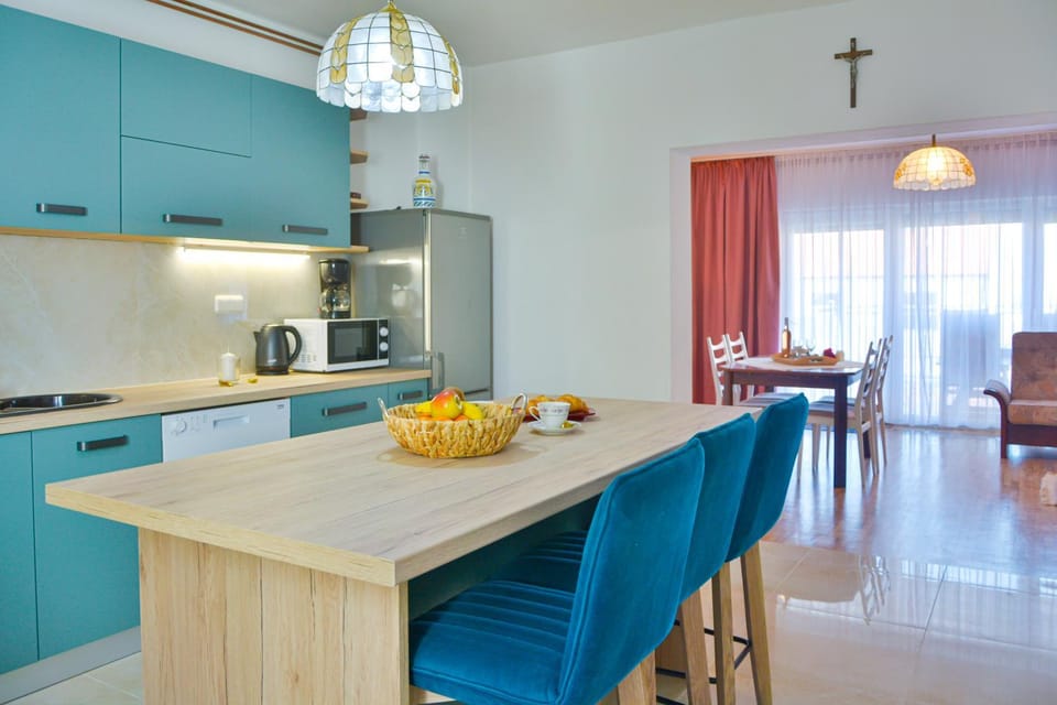 Kitchen or kitchenette, Food and drinks, Dining area, minibar