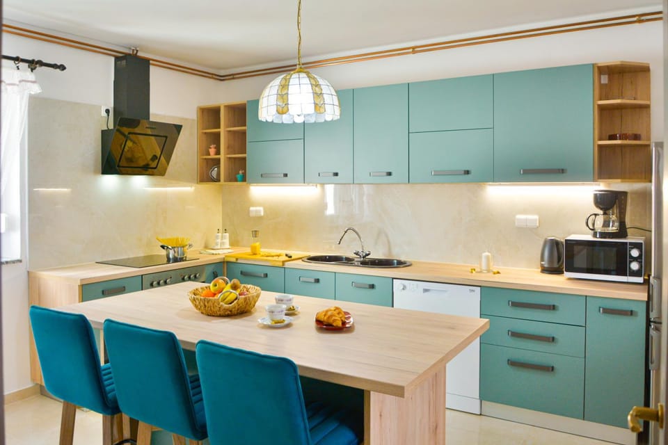 Kitchen or kitchenette, dishwasher, minibar, pet friendly, stove, toaster