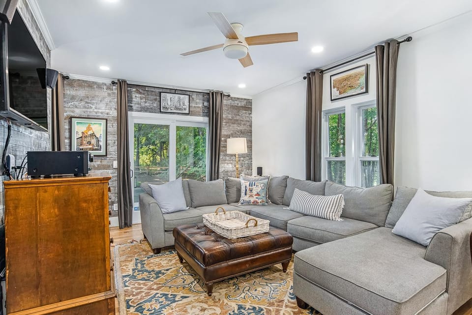 Thorndale - Modern Smart Home on 20 Pastoral Acres with a Private Heated Pool & Hot Tub House in Michigan