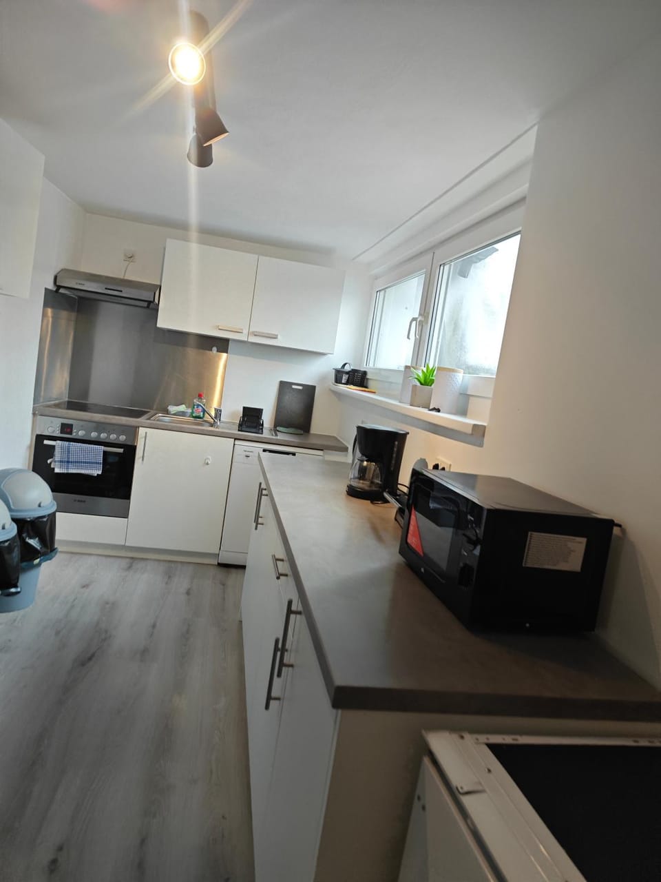 Kitchen or kitchenette, Dining area, stove