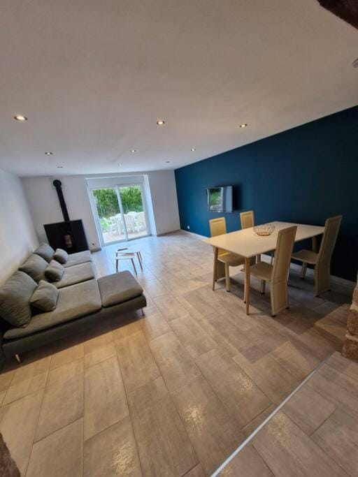 TV and multimedia, Living room, Dining area