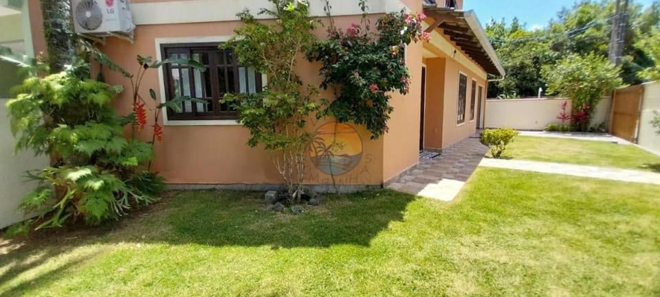 Casa no centro da praia de Mariscal perto do mercado e comércio em geral House in Bombinhas