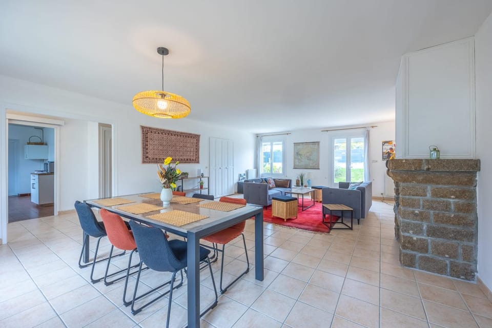 Living room, Dining area