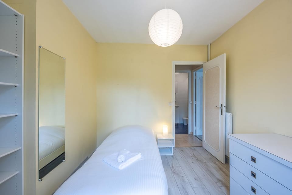 Bed, Photo of the whole room, Bedroom, wardrobe