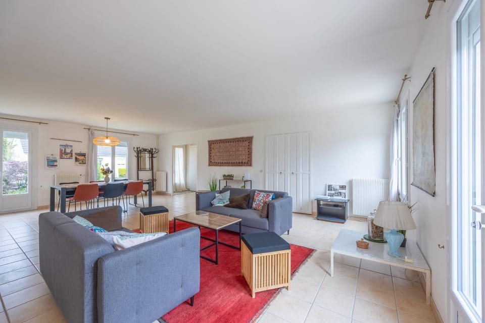 Living room, Dining area