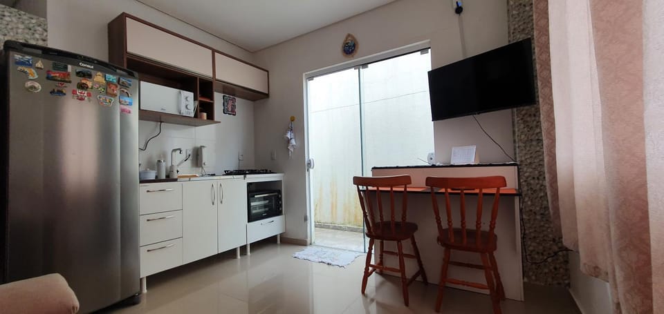 Casa de Hóspede Beija Flor - Próxima à praia Campeche e Aeroporto Apartment in Florianopolis