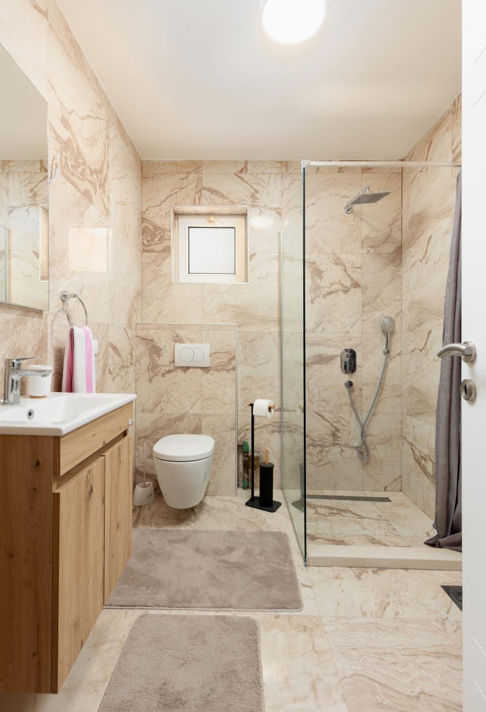 Shower, Toilet, Bathroom, towels