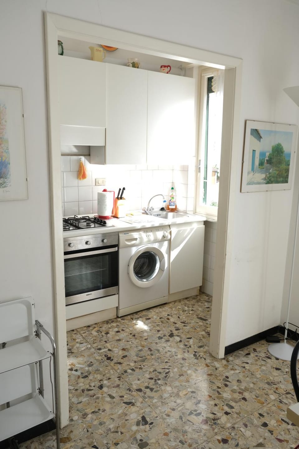 Kitchen or kitchenette, oven, stove, washing machine