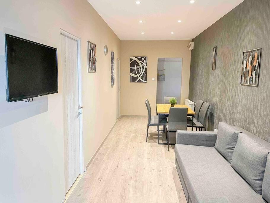 I77 Spacious Modern 3bedroom Apartment in Budapest