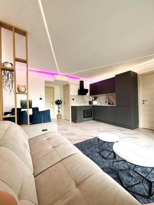 Kitchen or kitchenette, Seating area