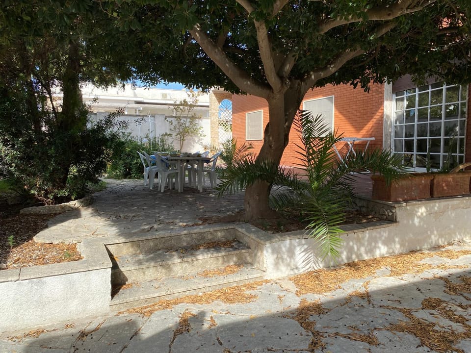 Property building, Day, Garden, Garden view