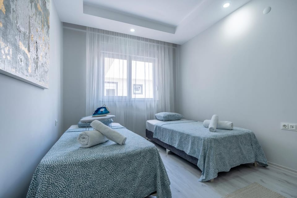 Bed, Photo of the whole room, Bedroom, towels, air conditioner