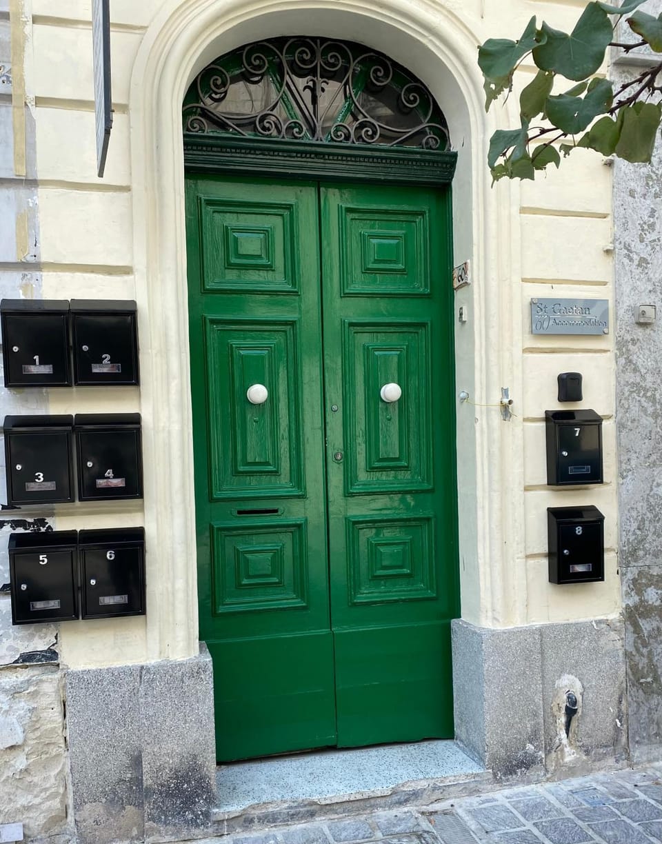 Property building, Facade/entrance