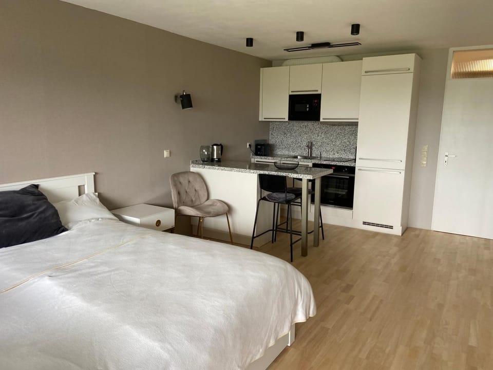 Modern Studio apartment - top location in Weinstadt Apartment in Baden-Württemberg