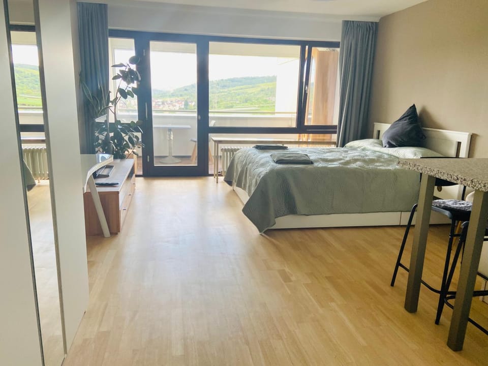 Modern Studio apartment - top location in Weinstadt Apartment in Baden-Württemberg