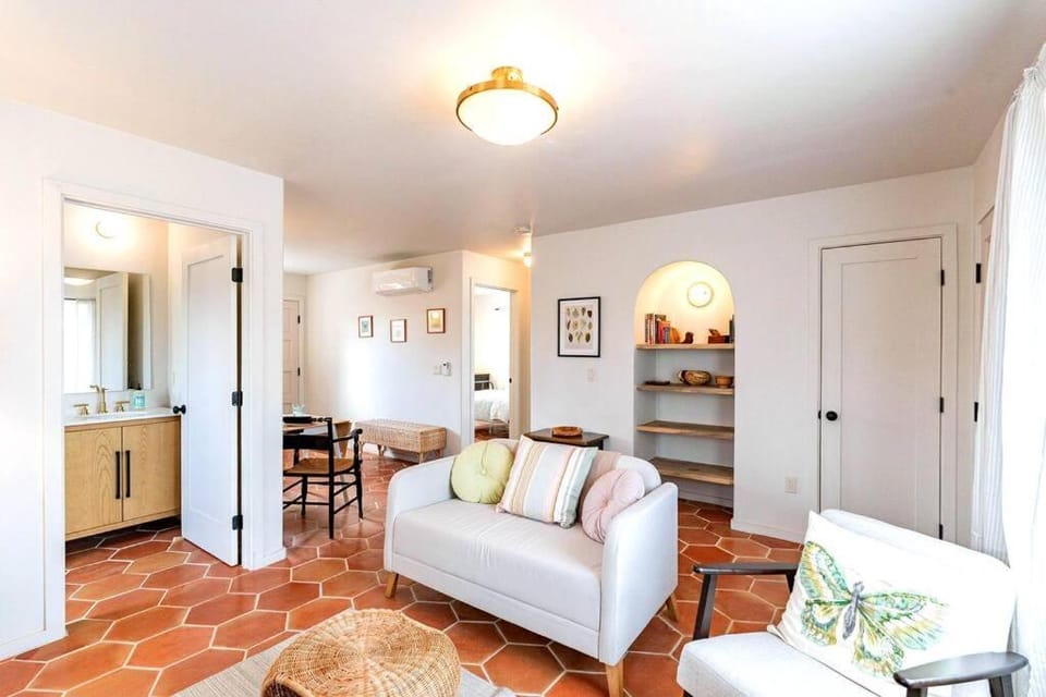 Casa Hermosa - Cute & Cozy 2BR 1BA Adobe w Firepit Near UA & UMC House in Tucson