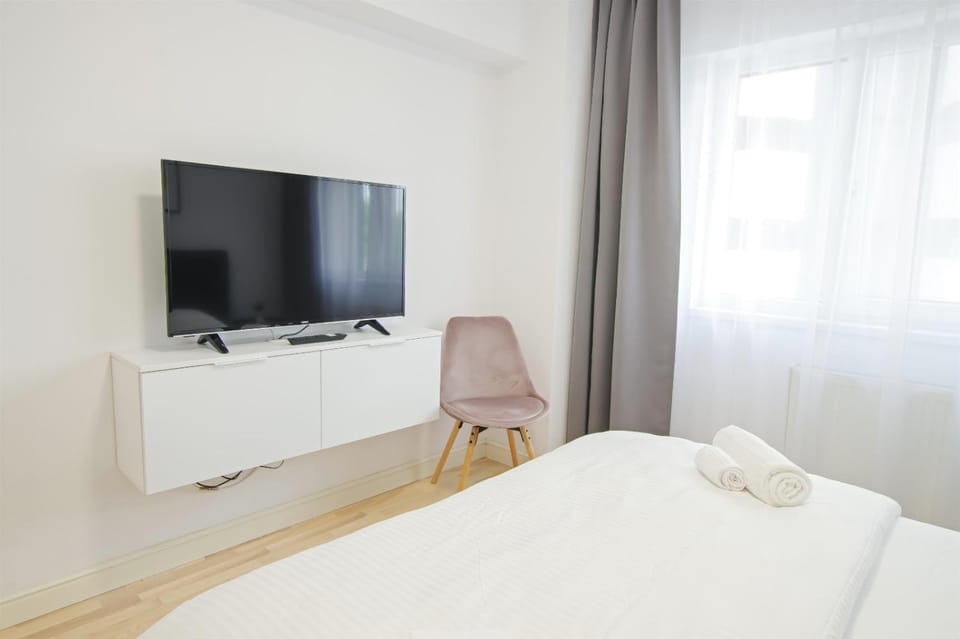 Himson Grey Apartment-Self Check-in near Airport & Mall Apartment in Moldova