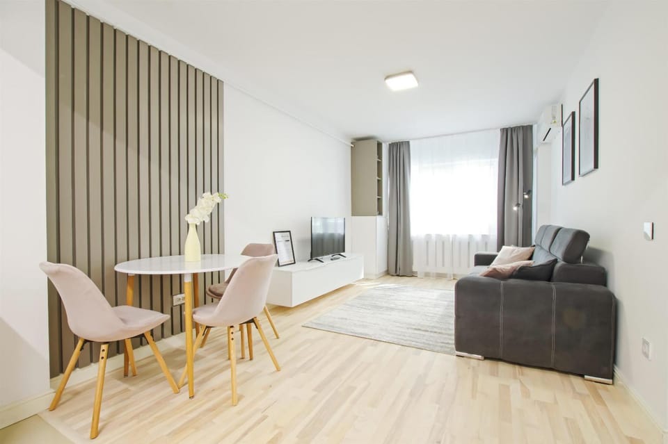 Himson Grey Apartment-Self Check-in near Airport & Mall Apartment in Moldova