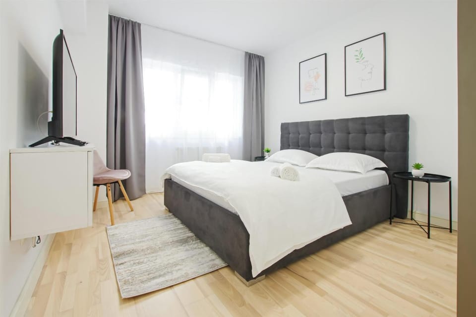 Himson Grey Apartment-Self Check-in near Airport & Mall Apartment in Moldova