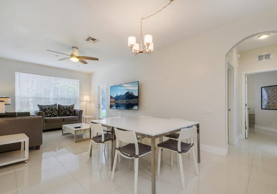 TV and multimedia, Living room, Dining area