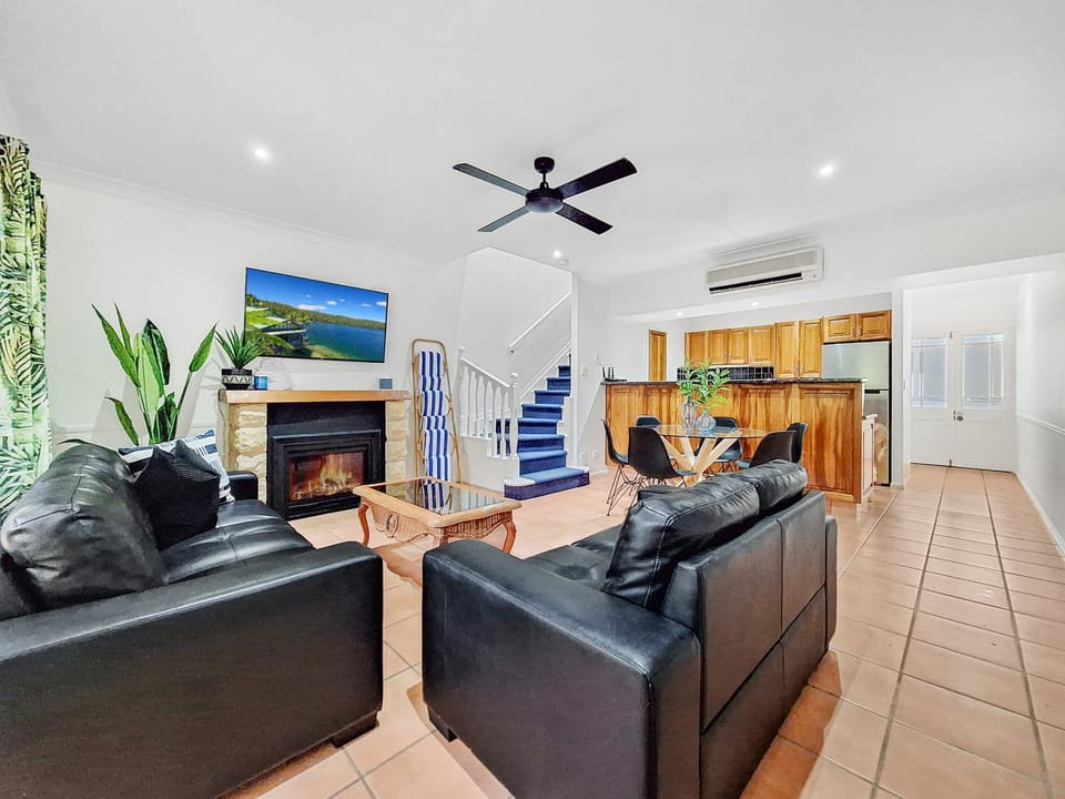 TV and multimedia, Living room, Seating area