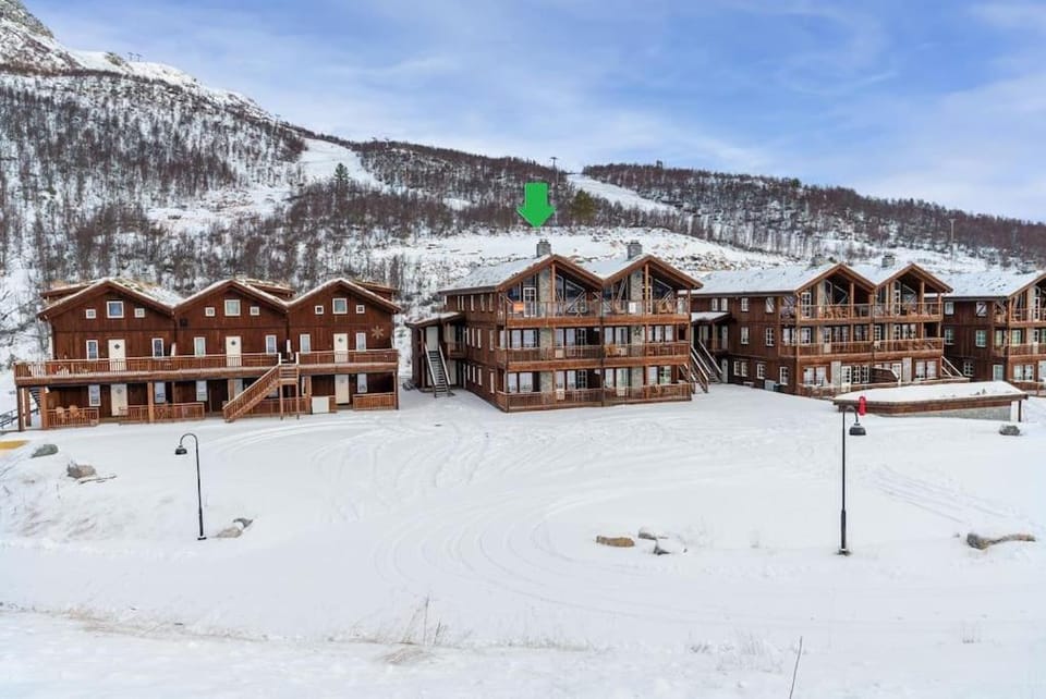 Property building, Day, Natural landscape, Winter, Mountain view