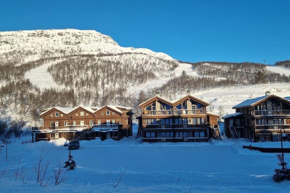 Property building, Day, Natural landscape, Winter, Mountain view