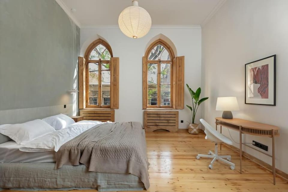 Photo of the whole room, Bedroom