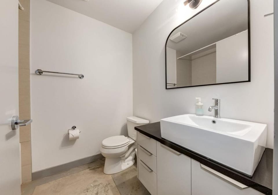 Newly Renovated Vacation Home w/ Hot Tub & Garage House in Calgary