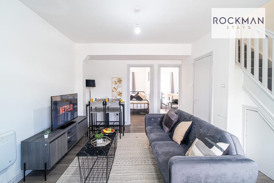 Communal lounge/ TV room, TV and multimedia, Living room, Evening entertainment