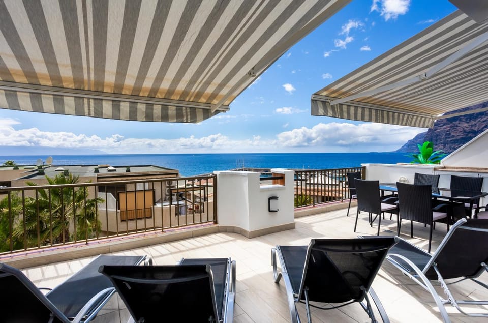 Day, View (from property/room), Balcony/Terrace, Balcony/Terrace, Seating area, Dining area, Mountain view, Sea view